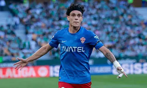 هيكتور فورت يودع إلتشي بحرارة ويعود إلى برشلونة